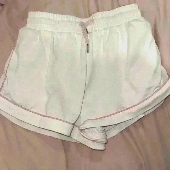 Princess Polly shorts - Picture 1 of 2